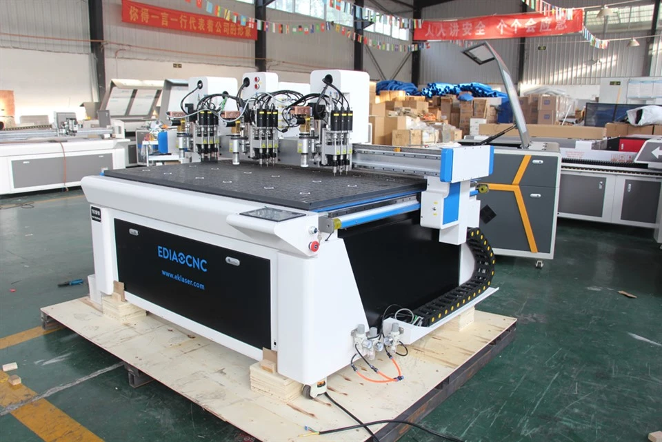 Vibrating Knife Cutting Machine With Punching